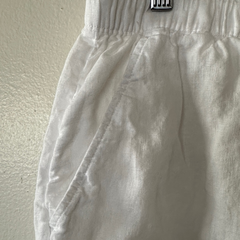 Tahari Women's Crisp White Athletic Shorts - Picture 3 of 6